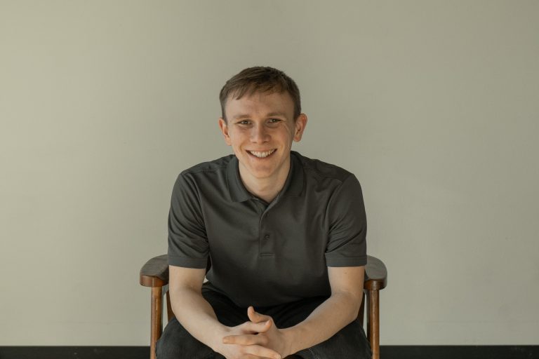 814d38ad c0d1 4634 8b89 dad0bacd6541 photo upload Reid sitting b86e9a 2 1 768x512